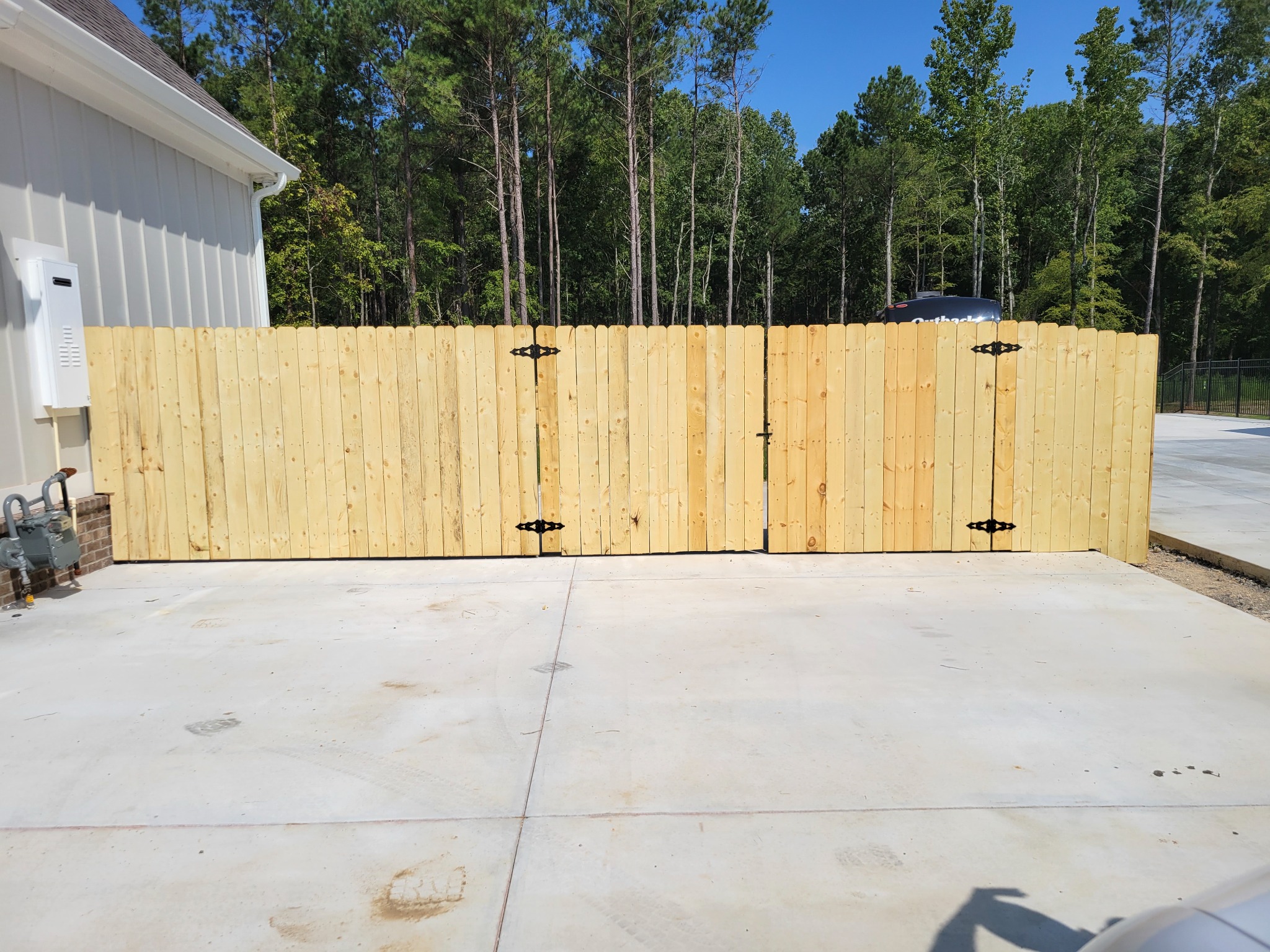 Standard stockade wood privacy fence in Guntersville, Alabama installed by Hooks Fence Company